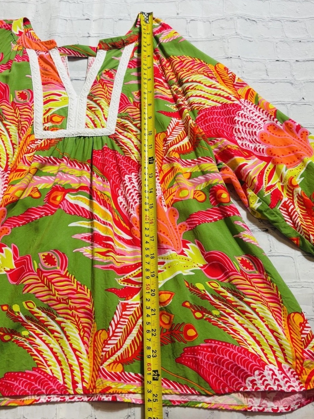 Crown & Ivy Women's Tropical Crochet Trim Tunic Top Green Pink Size XL Vacation - Picture 7 of 9